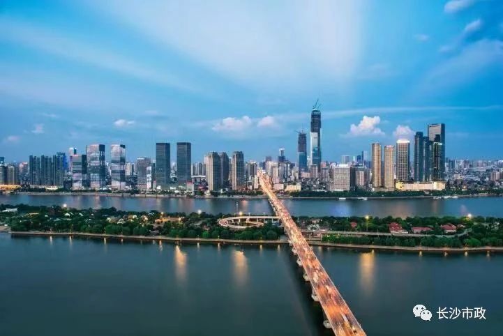 以城市，見(jiàn)未來(lái)；與城市，共成長(cháng)